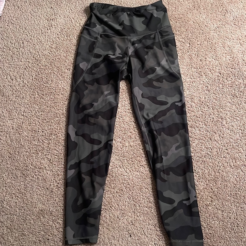 Old navy green camo leggings